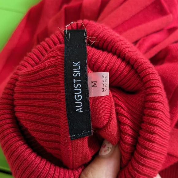 🍷 August Silk Red Turtleneck Ribbed Knit Size M - Picture 6 of 8